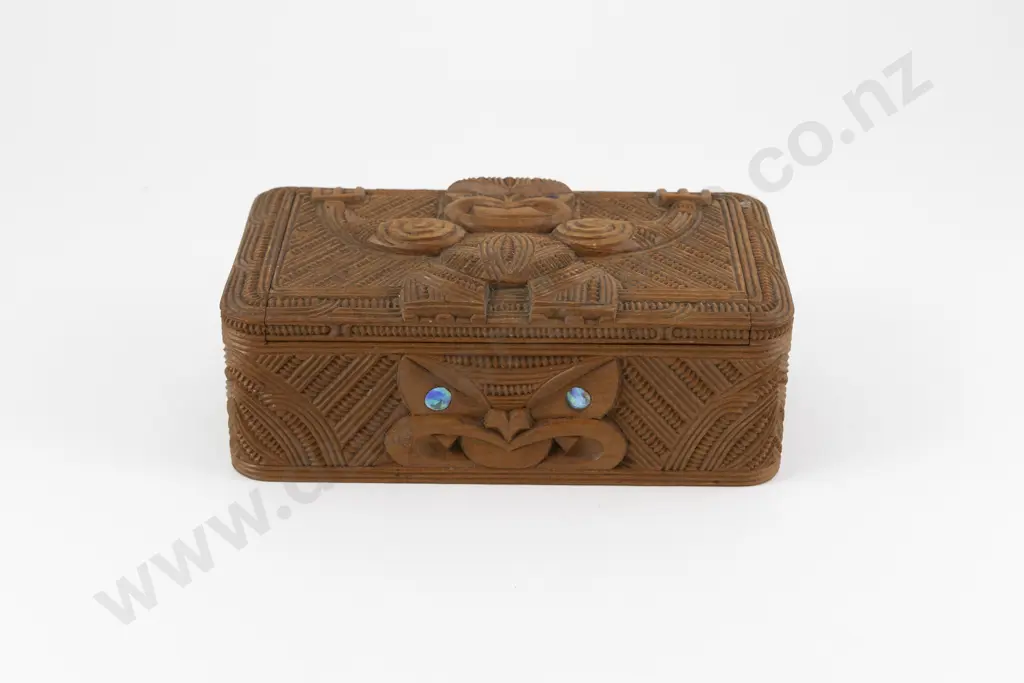 Carved Lidded Maori Box c.1930s Image 1++