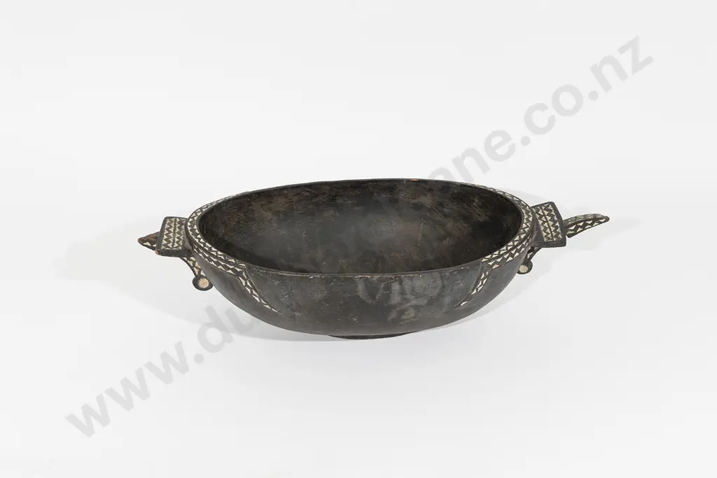A Large Solomon Island Feast Bowl Image 1++