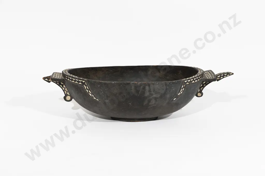 A Large Solomon Island Feast Bowl Image 1++