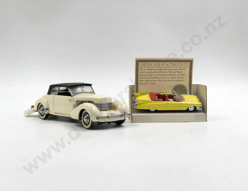 Franklin Mint Unboxed 1937 Cord 812 and other model Image 1++