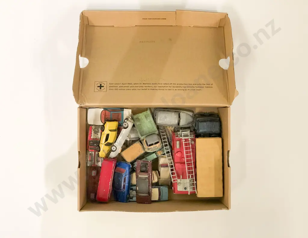 Qty Dinky Vintage and Modern Models Image 1++