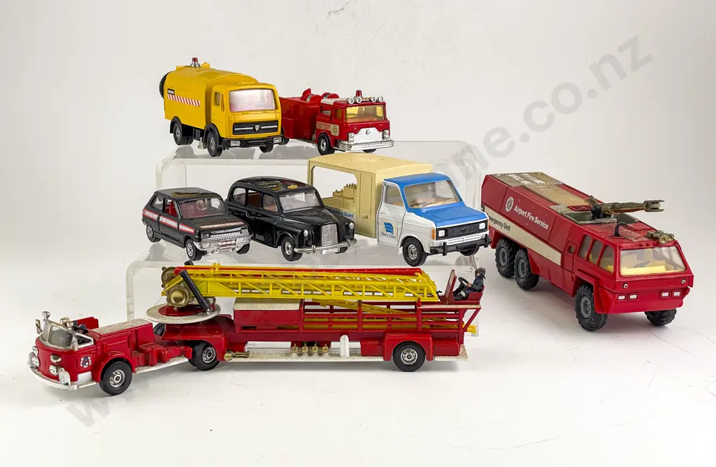 Qty Corgi Models Image 1++