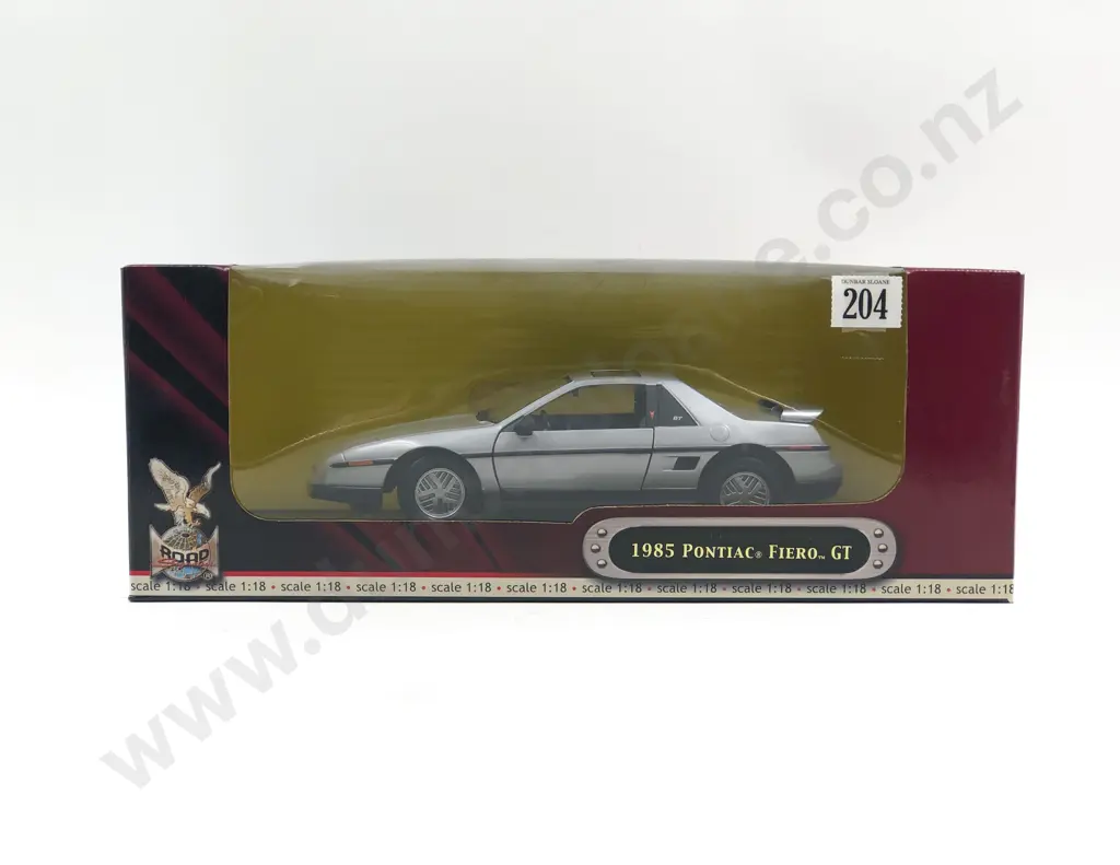 Road Signature Boxed 1:18 1985 Pontiac Fiero GT Image 1++