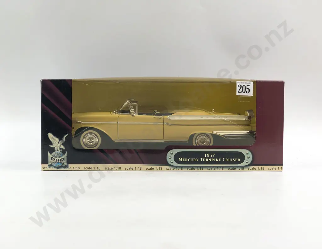 Road Signature Boxed 1:18 1957 Mercury Turnpike Cruiser Image 1++