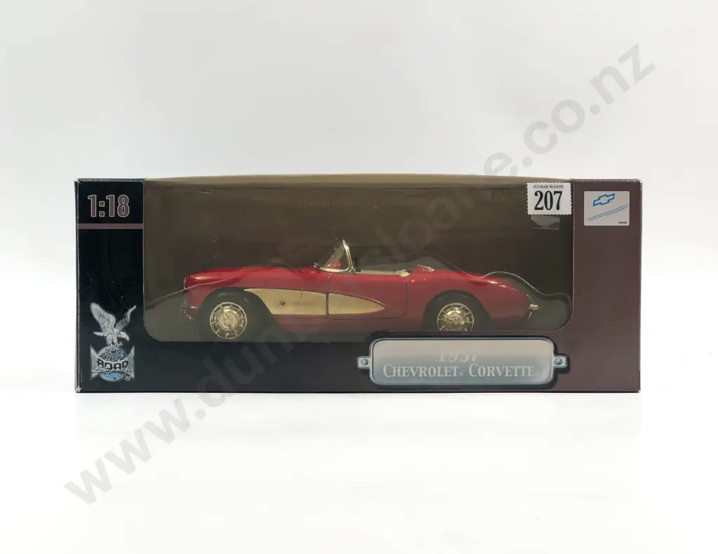 Road Signature Boxed 1:18 1957 Chevrolet Corvette Image 1++