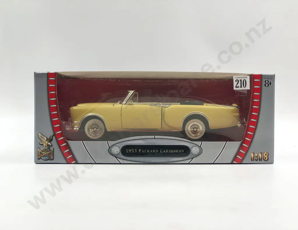 Road Signature Boxed 1:18 1953 Packard Caribbean Image 1++
