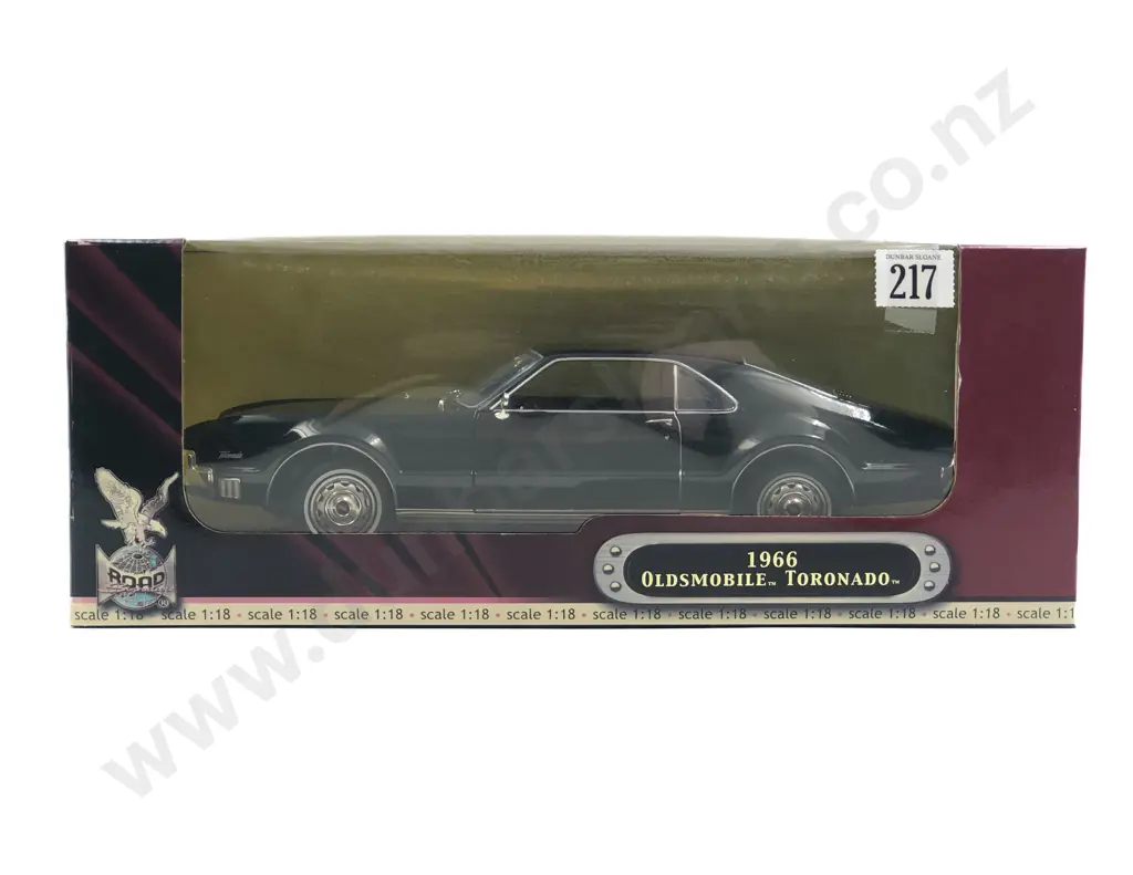 Road Signature Boxed 1:18 1966 Oldsmobile Toronado Image 1++