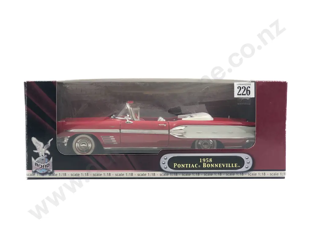 Road Signature Boxed 1:18 1958 Pontiac Bonneville Image 1++