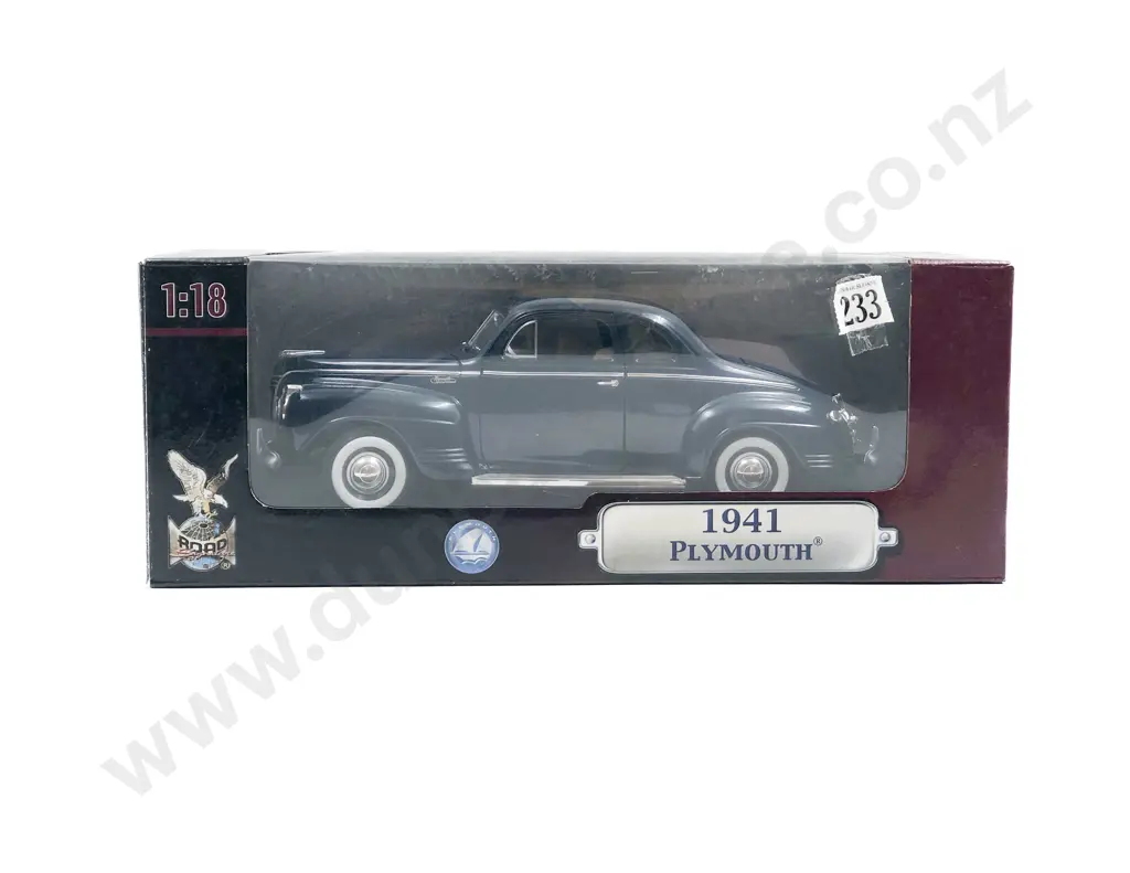 Road Signature Boxed 1:18 1941 Plymouth Image 1++