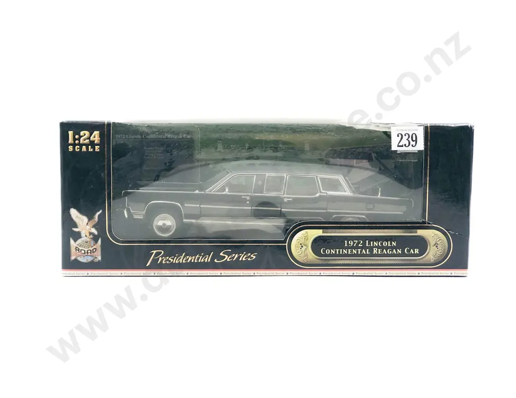 Road Signature Boxed Presidential Series 1:24 1972 Lincoln Continental Reagan Car Image 1++
