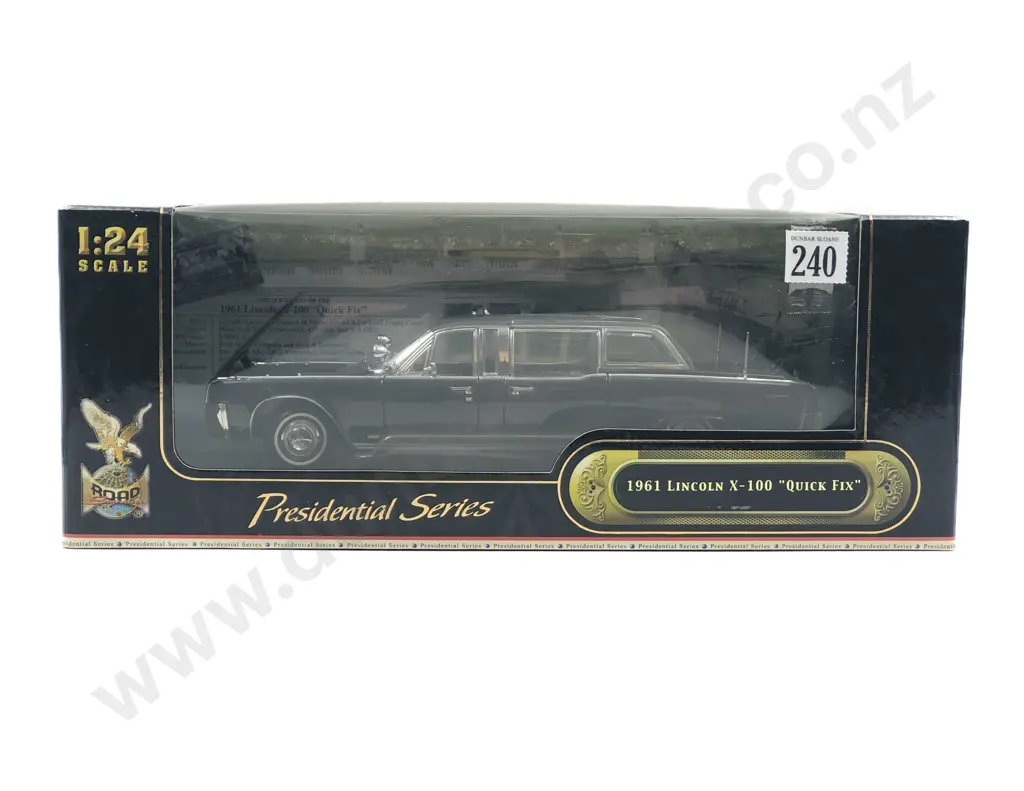 Road Signature Boxed Presidential Series 1:24 1961 Lincoln X-100 "Quick Fix" Image 1++