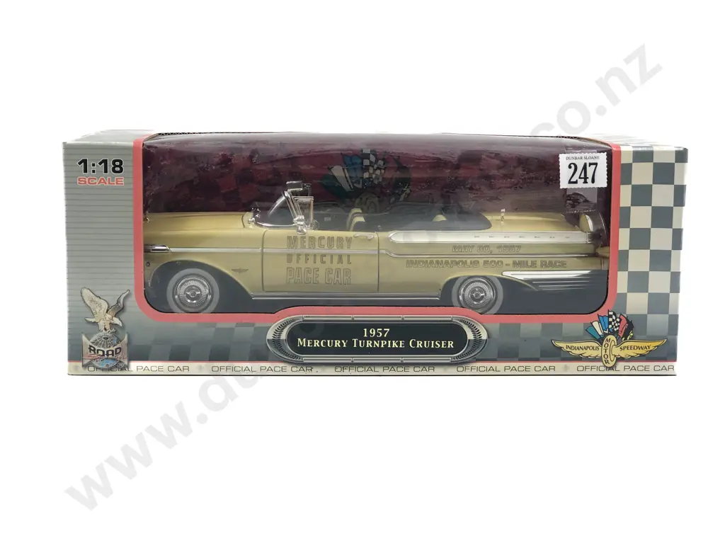 Road Signature Boxed 1:18 1957 Mercury Turnpike Cruiser Image 1++