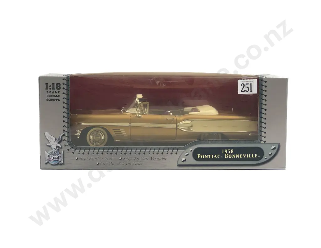 Road Signature Boxed 1:18 1958 Pontiac Bonneville Image 1++