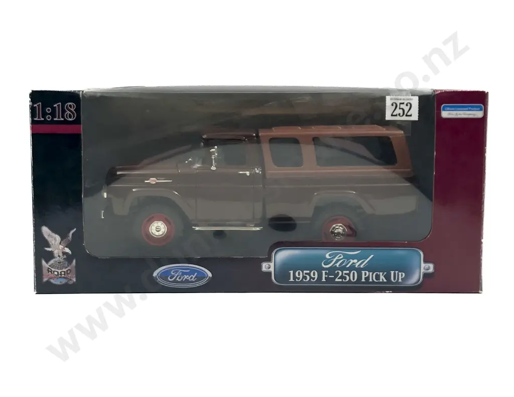 Road Signature Boxed 1:18 Ford 1959 F-250 Pick Up Image 1++