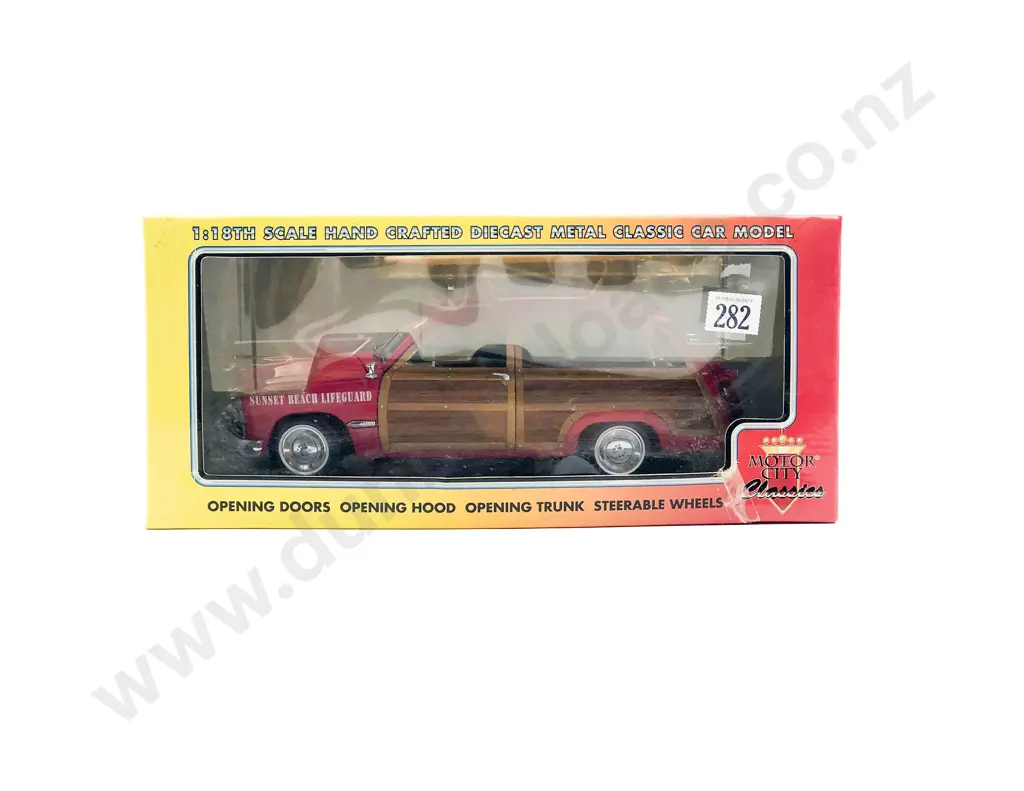 Motor City Boxed 1:18 1949 Chevy Woody Wagon Image 1++