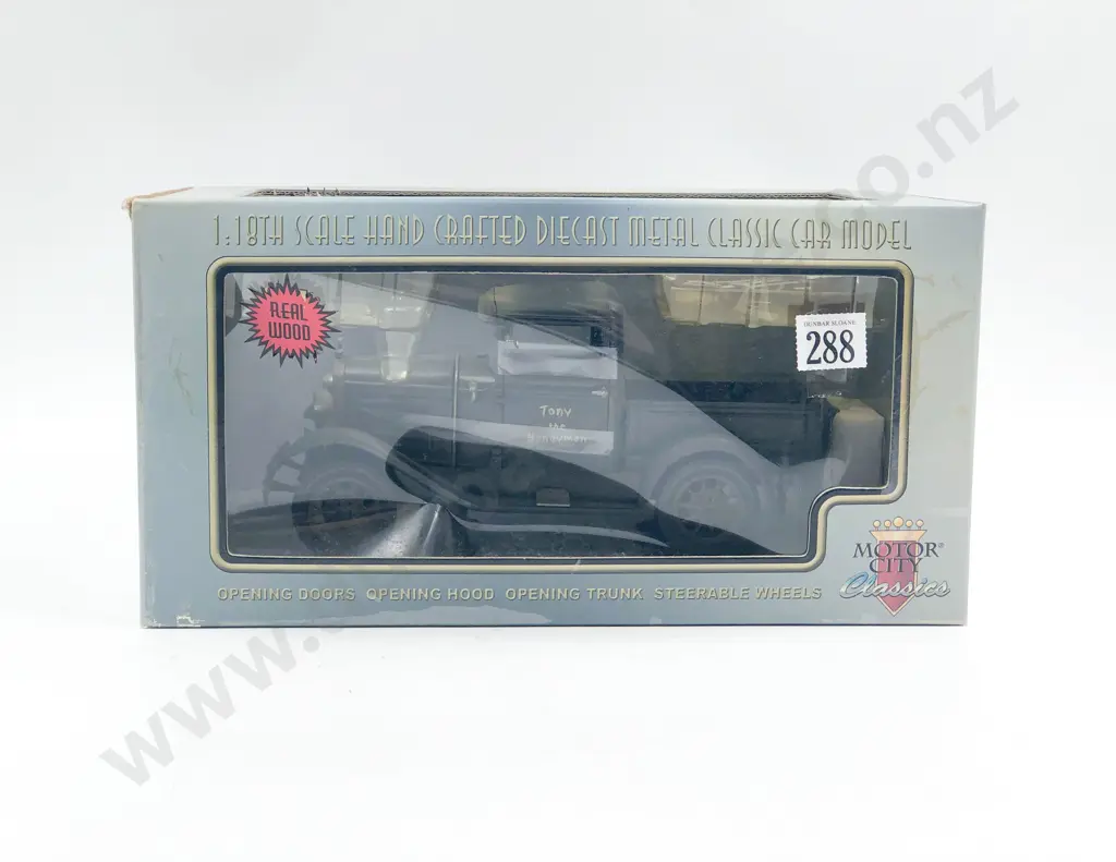 Motor City Boxed 1:18 1931 Ford Model A "Handy Man" Pick-up Image 1++