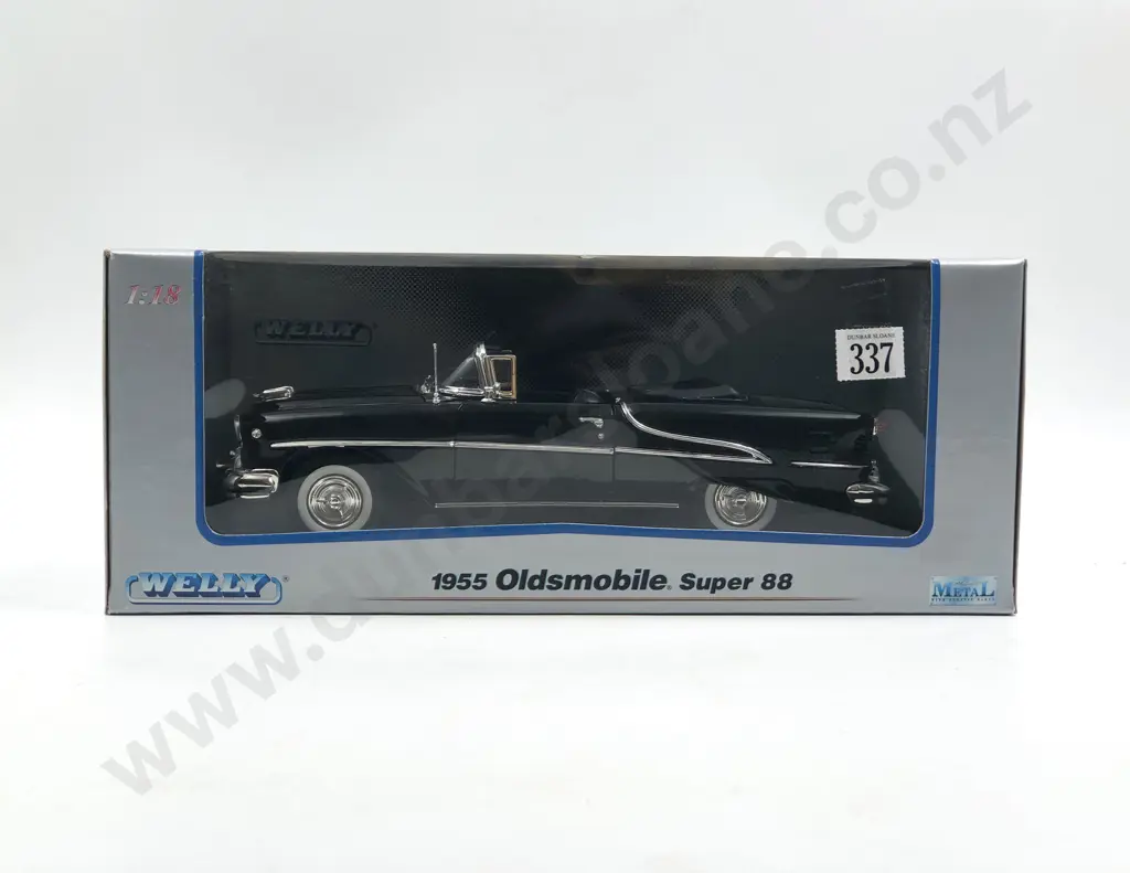Welly Boxed 1:18 1955 Oldsmobile Super 88 Image 1++