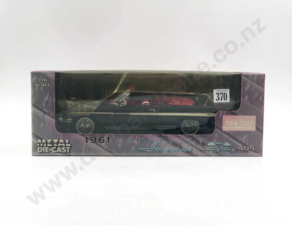 Sun Star Boxed 1:18 1961 Chevrolet Impala SS 409 Convertible Image 1++