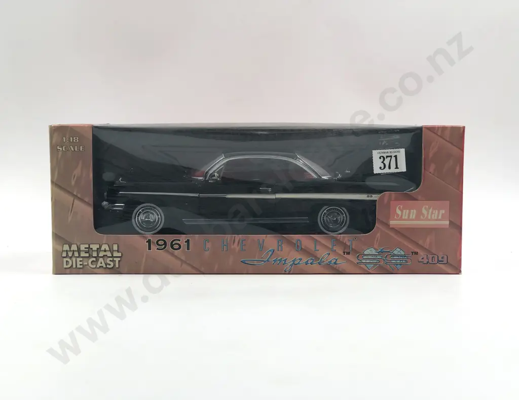 Sun Star Boxed 1:18 1961 Chevrolet Impala SS 409 Hardtop Image 1++