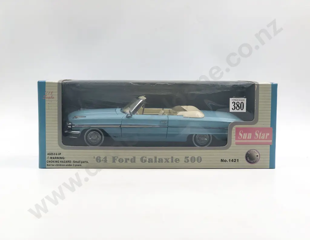 Sun Star Boxed 1:18 Classic Models 1964 Ford Galaxie 500 Convertible Image 1++
