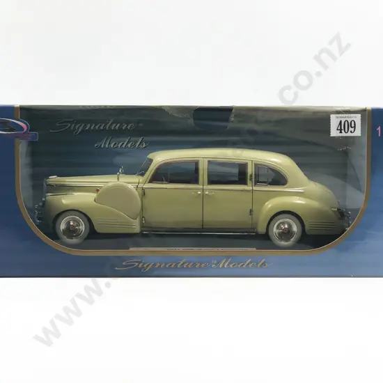 Signature Models Boxed 1:18 1941 Packard Limousine