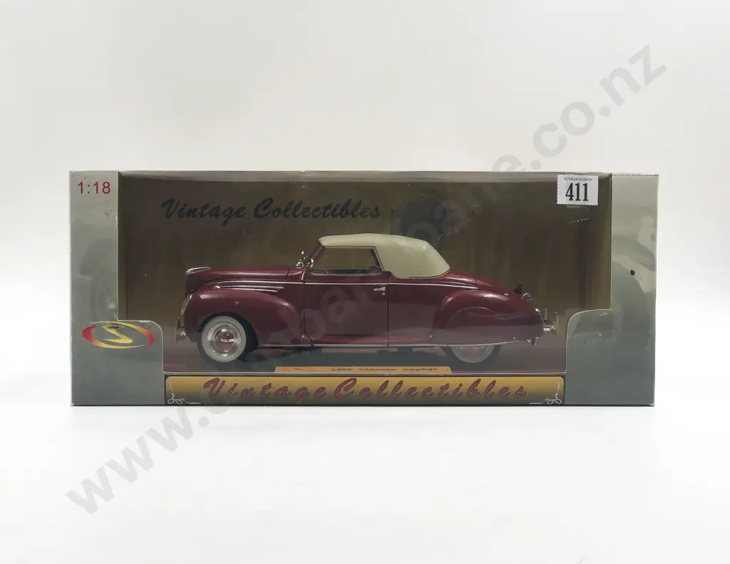 Signature Models Boxed 1:18 1939 Lincoln Zephyr Image 1++
