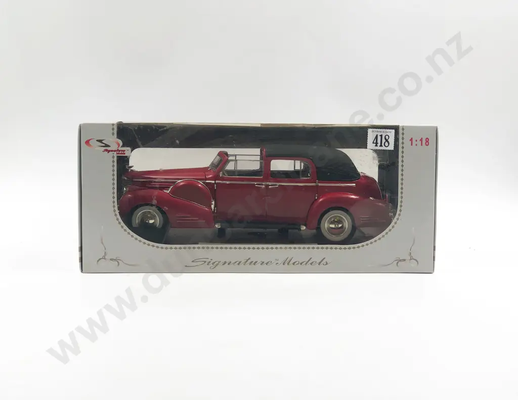Signature Models Boxed 1:18 1938 Cadillac V16 Fleetwood Image 1++