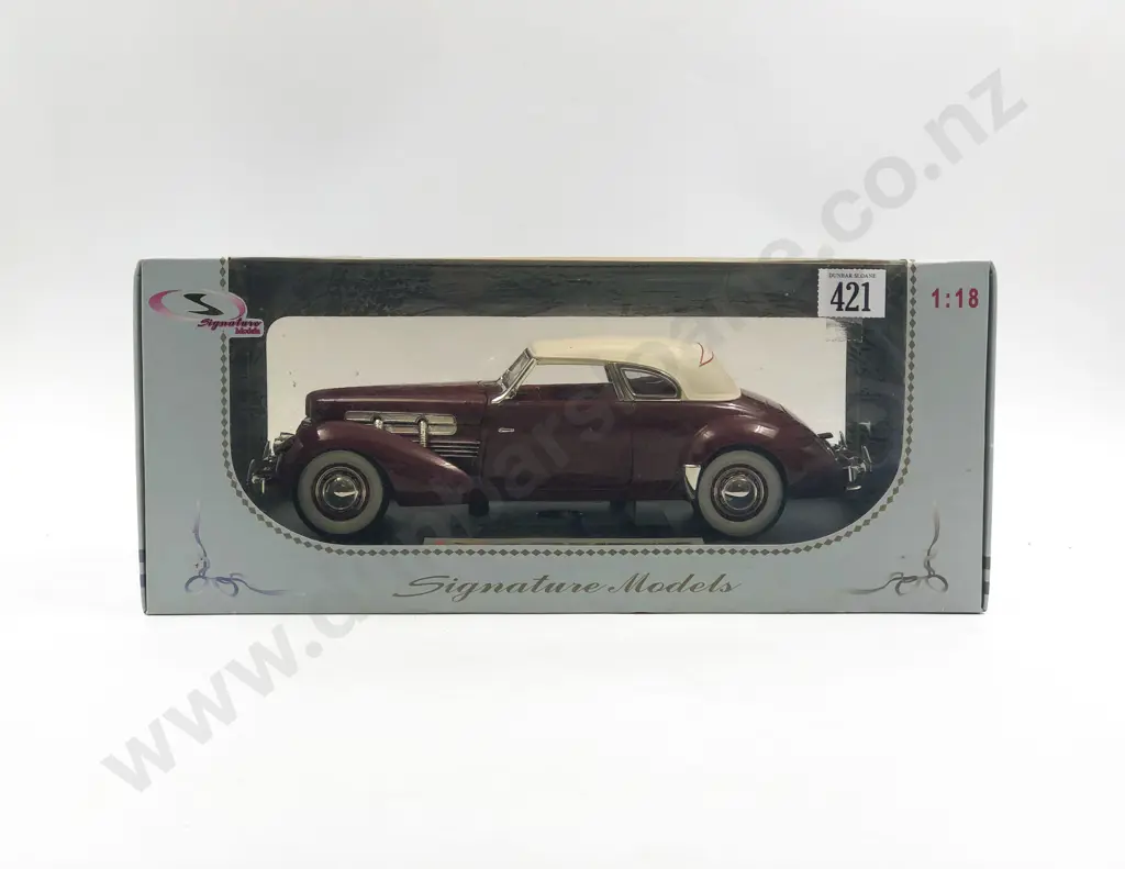 Signature Models Boxed 1:18 1937 Cord 812 Supercharged Image 1++