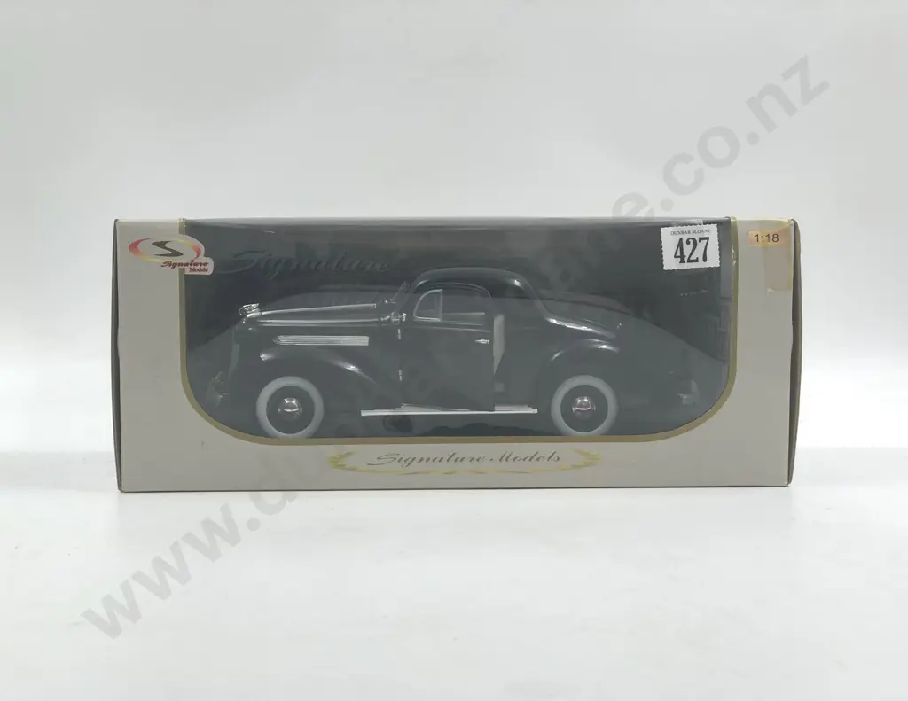 Signature Models Boxed 1:18 1936 Pontiac Deluxe Image 1++