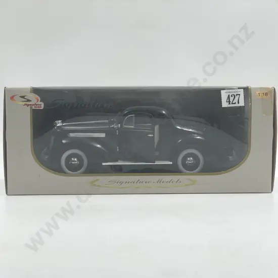 Signature Models Boxed 1:18 1936 Pontiac Deluxe