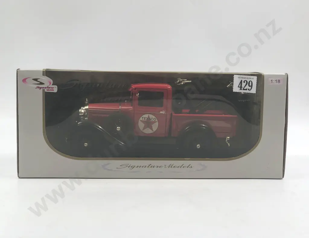 Signature Models Boxed 1:18 1931 Ford Model A Two Truck Image 1++