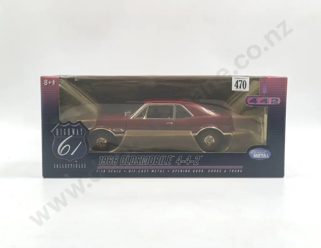 Highway 61 Boxed 1:18 1966 Oldsmobile 4-4-2 Image 1++