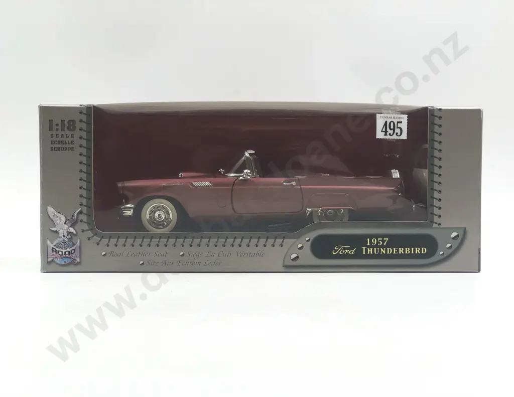 Road Signature Boxed 1:18 1957 Ford Thunderbird Image 1++
