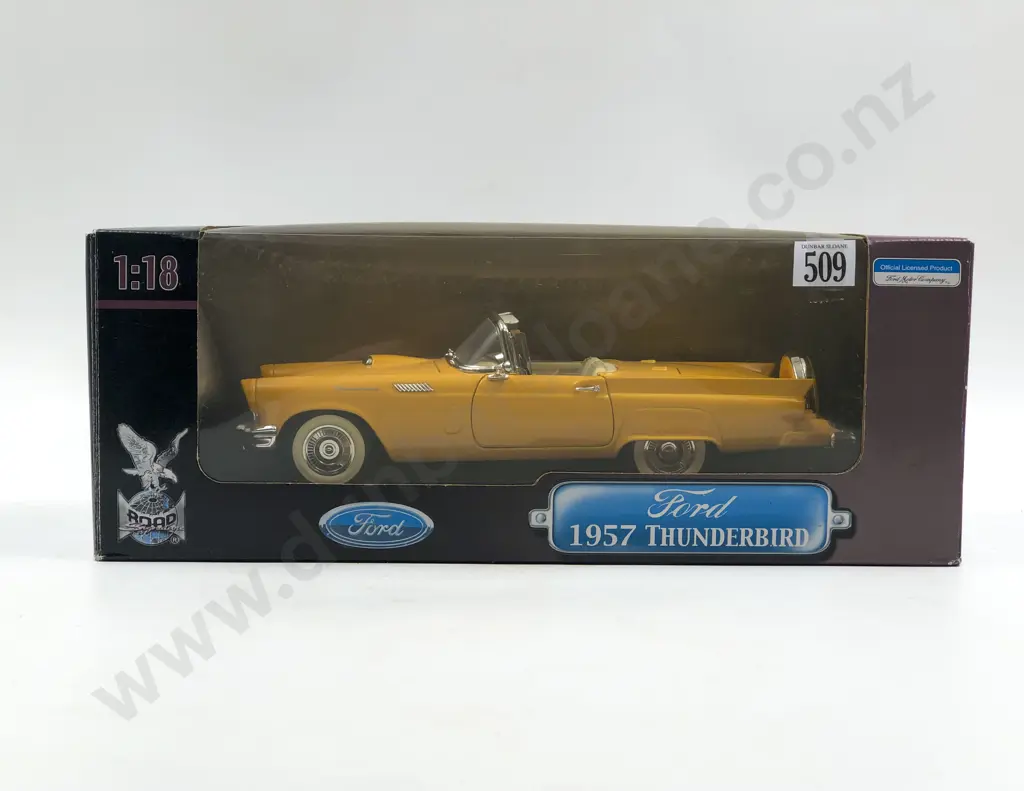 Road Signature Boxed 1:18 1957 Ford Thunderbird Image 1++