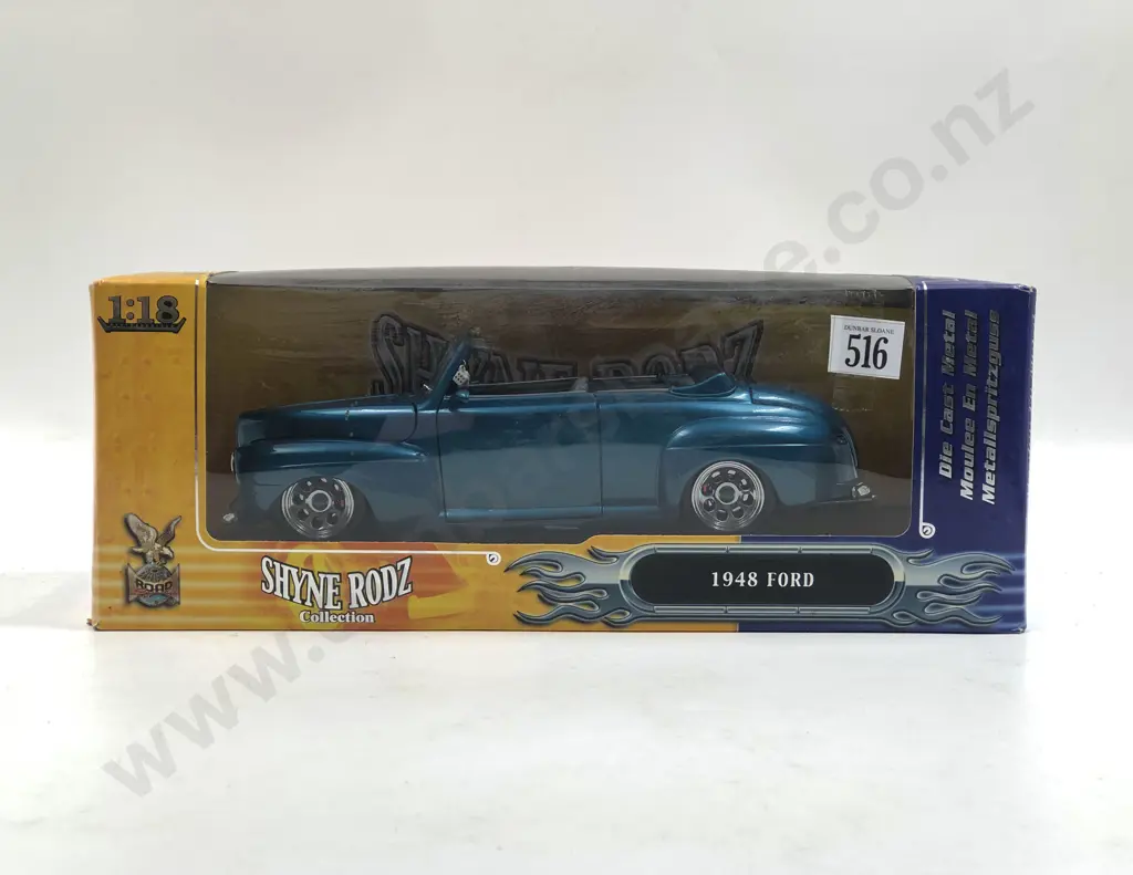 Road Signature Shyne Rodz Boxed 1:18 1948 Ford Image 1++