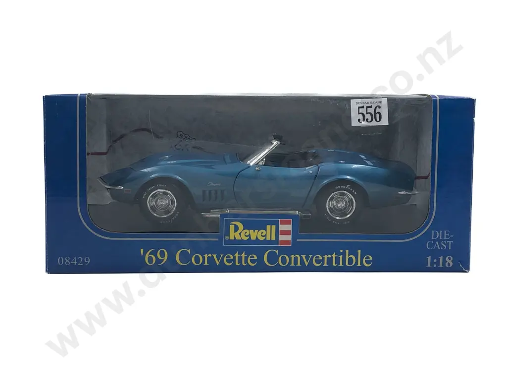 Revell Boxed 1:18 1969 Corvette Convertible Image 1++