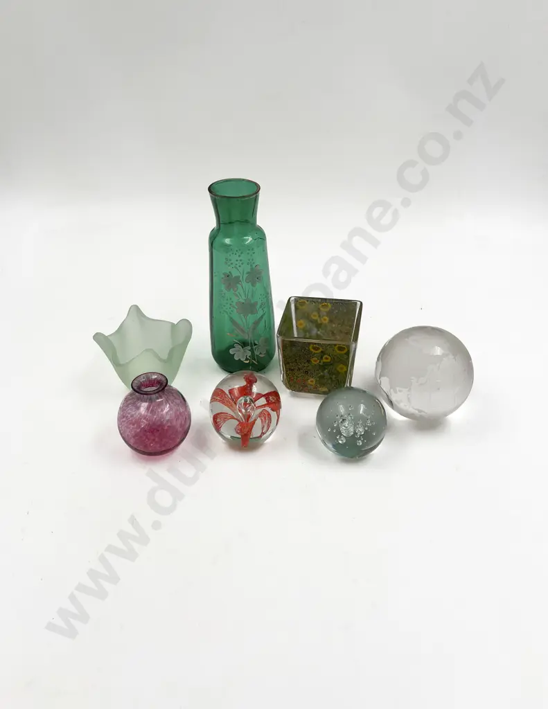 Small Quantity of Assorted Art Glass Etc. Image 1++