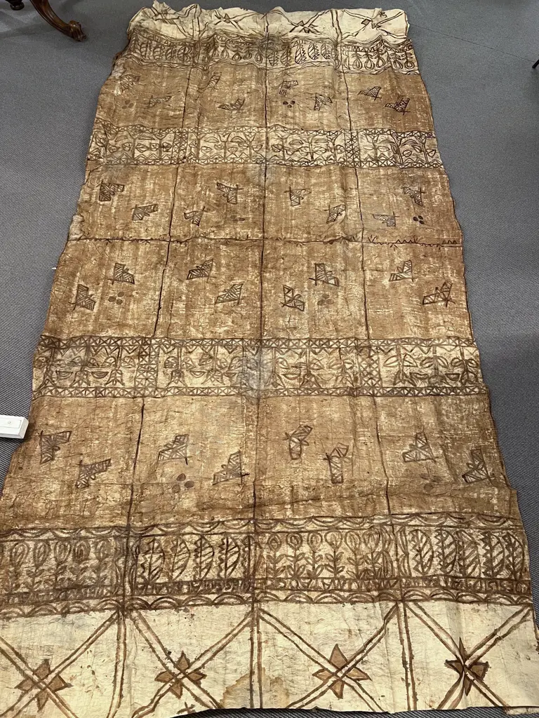 Large Tapa Cloth Image 1++