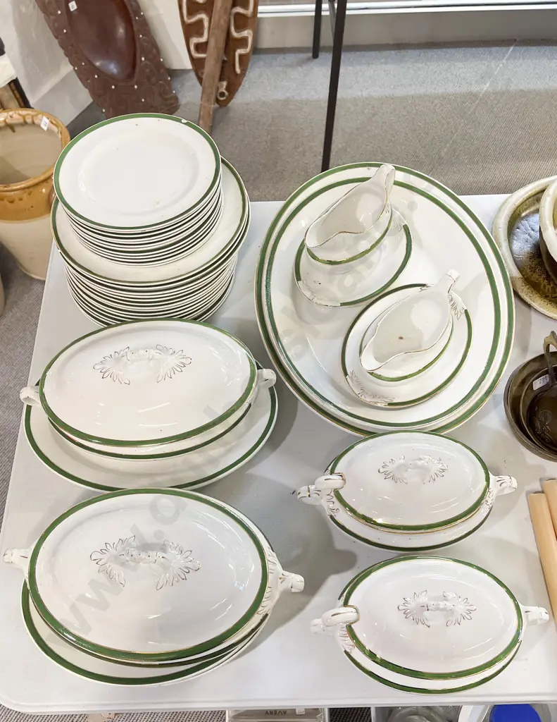 Stoke on Trent Part Dinner Service Image 1++