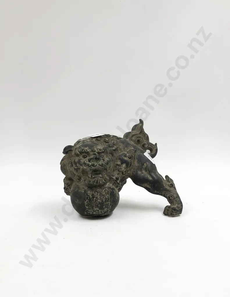 Wrought Metal Temple Lion Image 1++