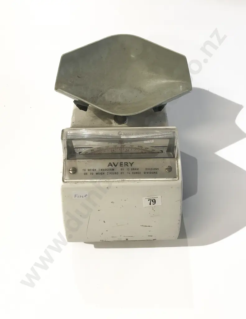 Vintage Avery Kitchen Scale Image 1++