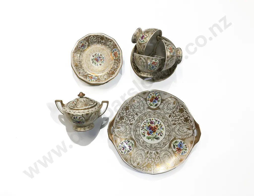 Qty of Hand Painted Fancy China Image 1++