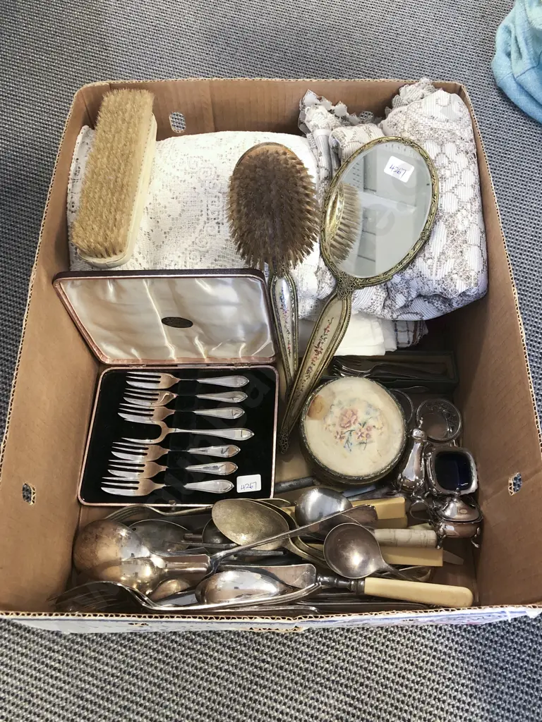 Box Qty Assorted incl Cutlery Image 1++