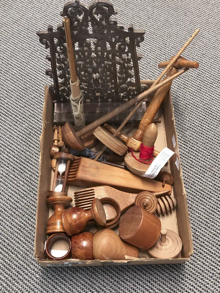 Qty of Assorted Vintage Woodware Image 1++