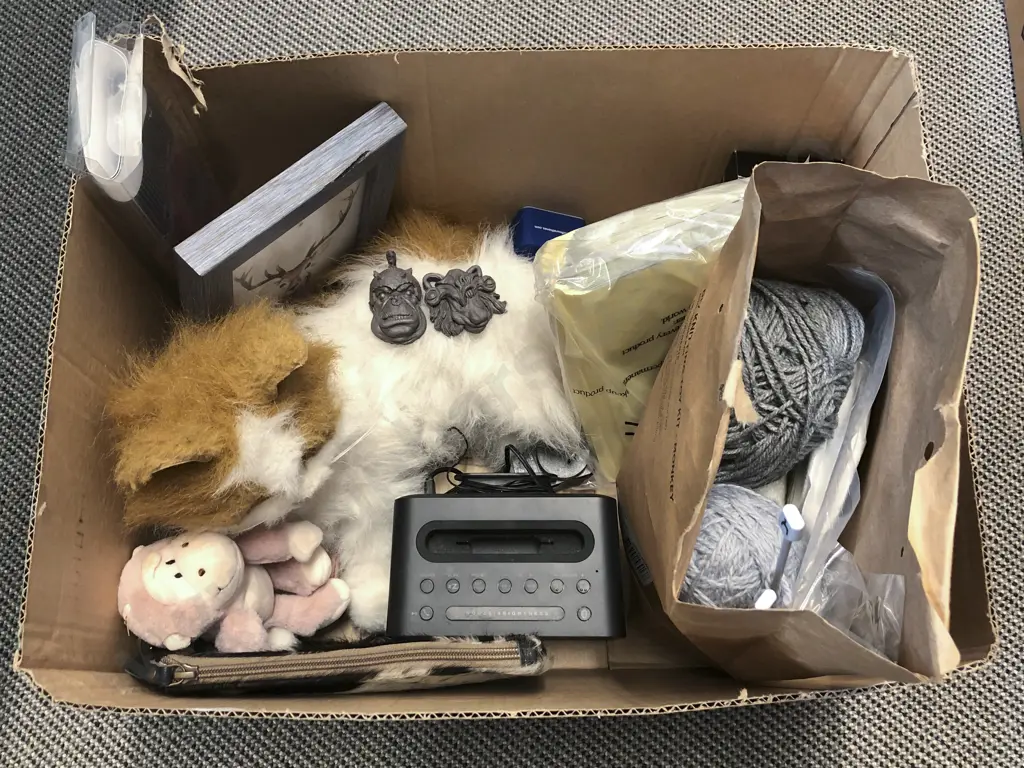 Box Qty of Assorted Ornaments Image 1++