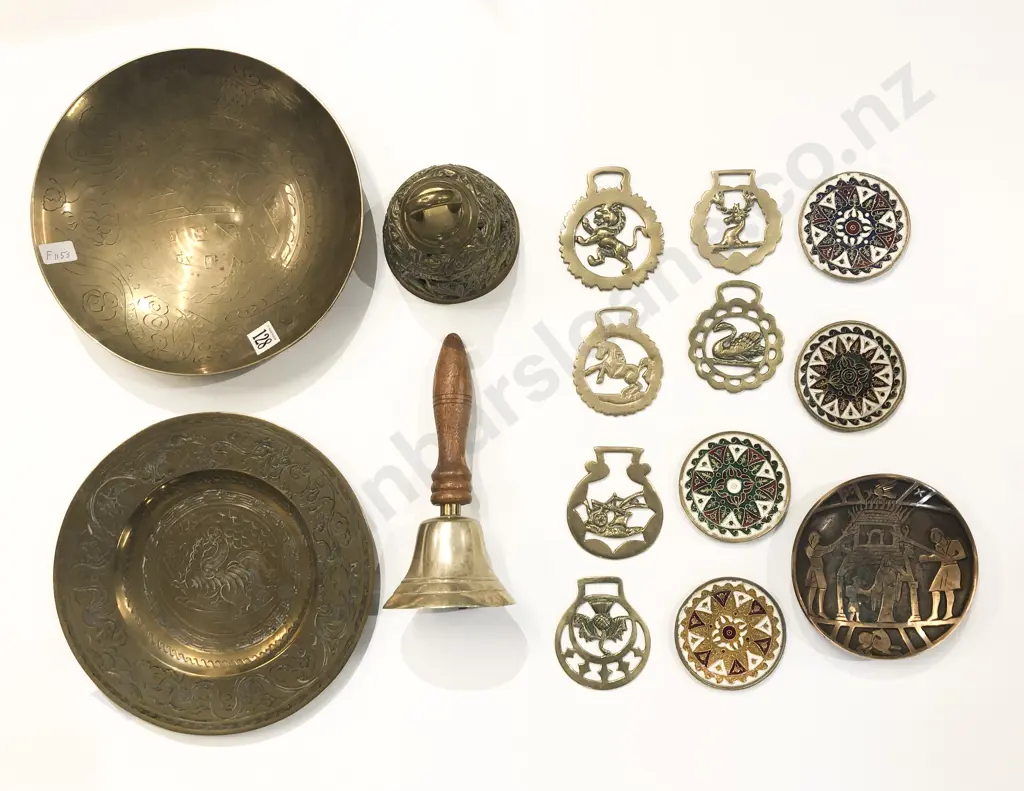 Qty of Assorted Brassware incl Bells and Horse Brasses Image 1++