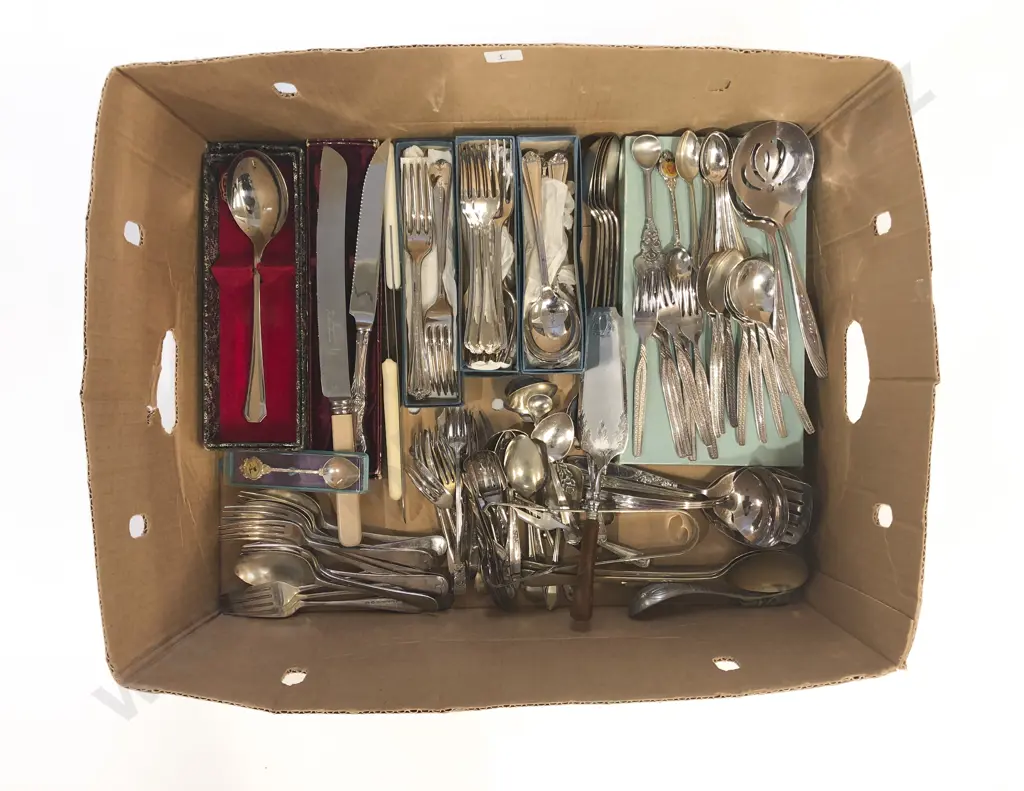 Qty of Assorted Cutlery Image 1++