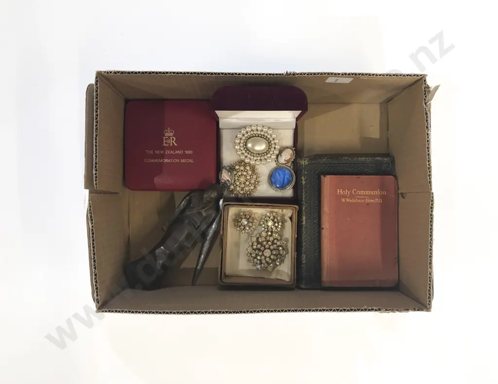 Qty of Assorted Costume Jewellery with Commemorative Medals Etc. Image 1++