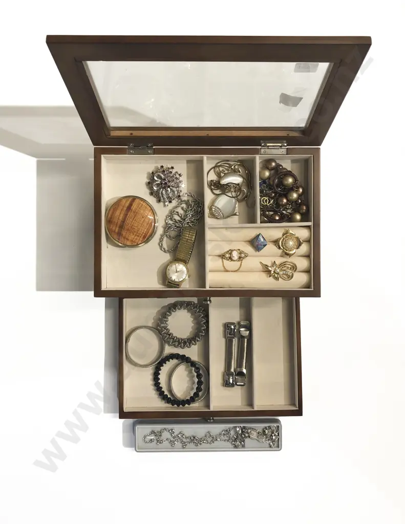 Jewellery Box with Assorted Costume Jewellery Image 1++