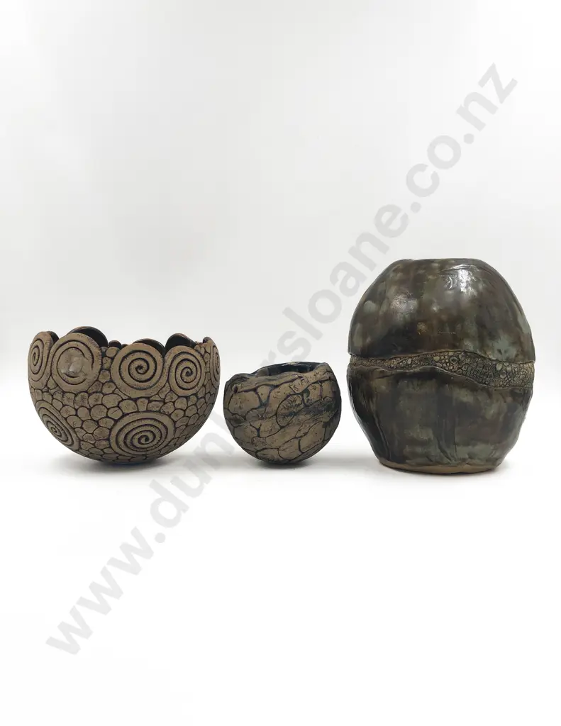 Four Pieces of NZ Pottery Image 1++